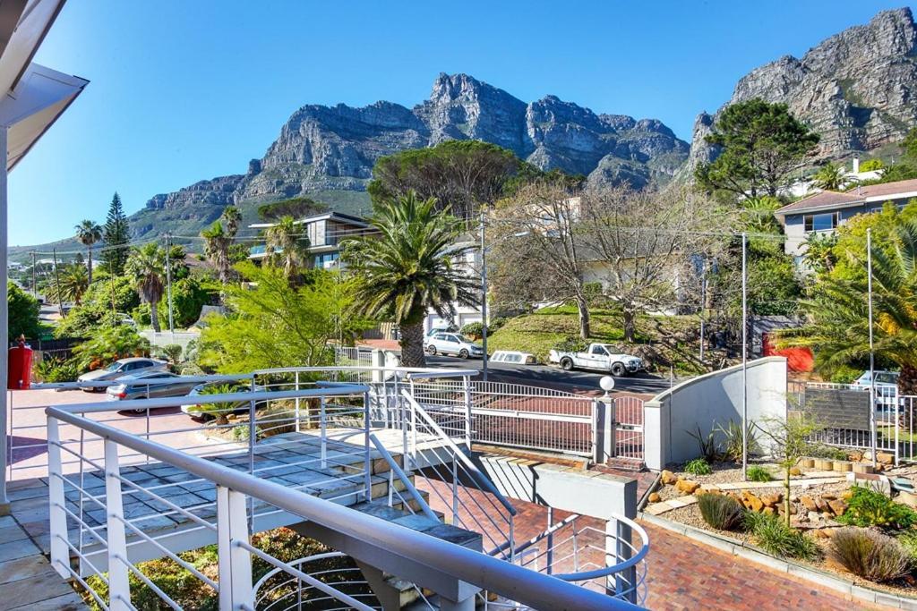 Stunning Sea View Apartment - Camps Bay Ciudad del Cabo Exterior foto